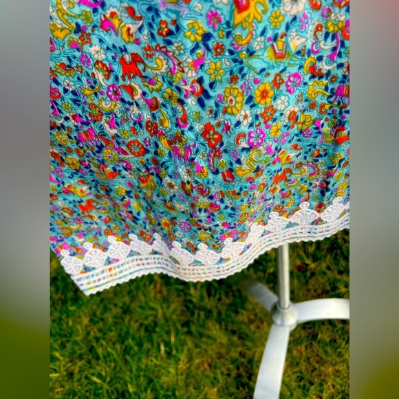 Floral Dress with White Accents - Picture 6 of 7